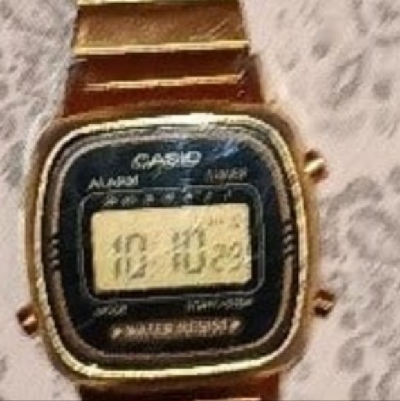 Vintage Unisex Casio Gold Digital Watch